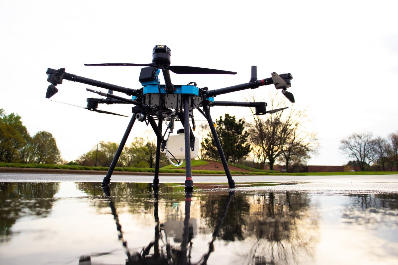 Commercial drone cleaning system